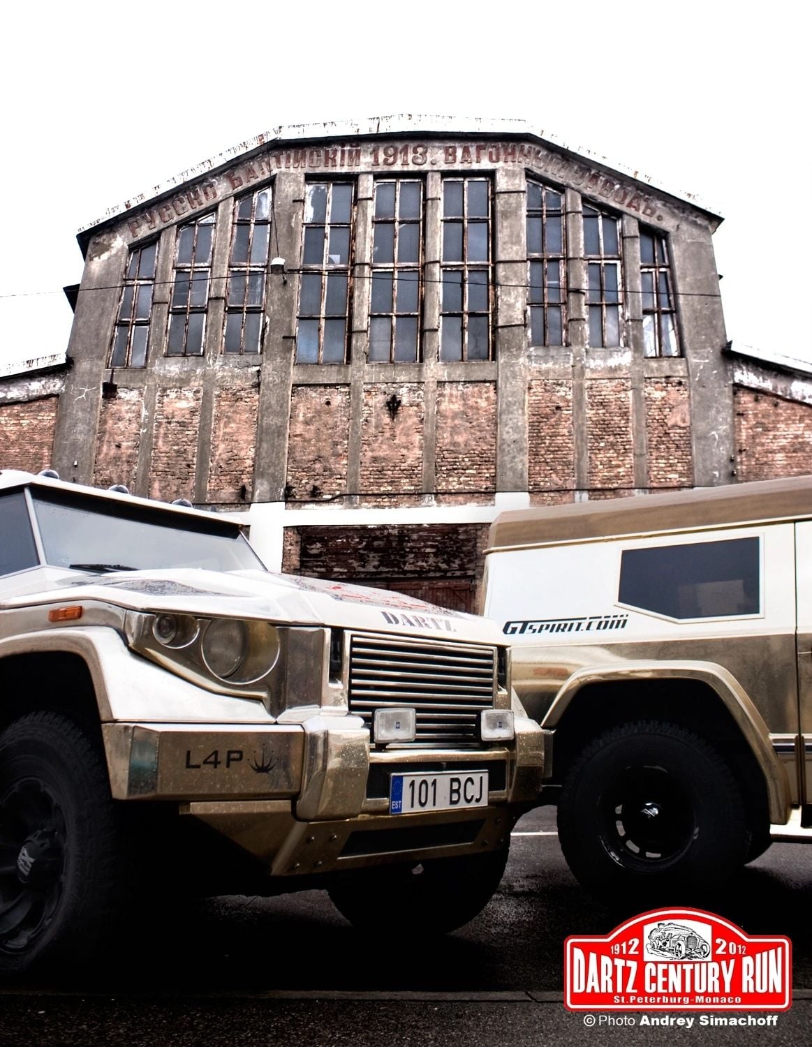Golden DARTZ Prombron’ cars at the start of the DARTZ Century Run