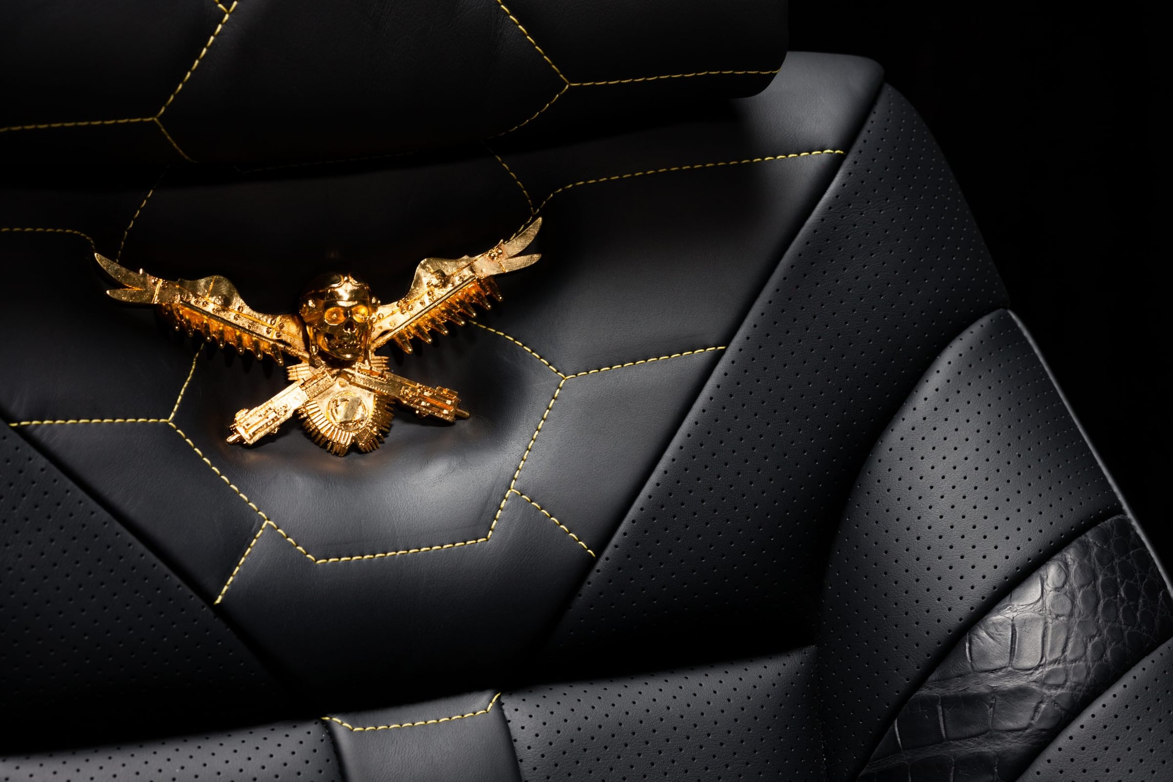 DARTZ Black Alligator seat detail