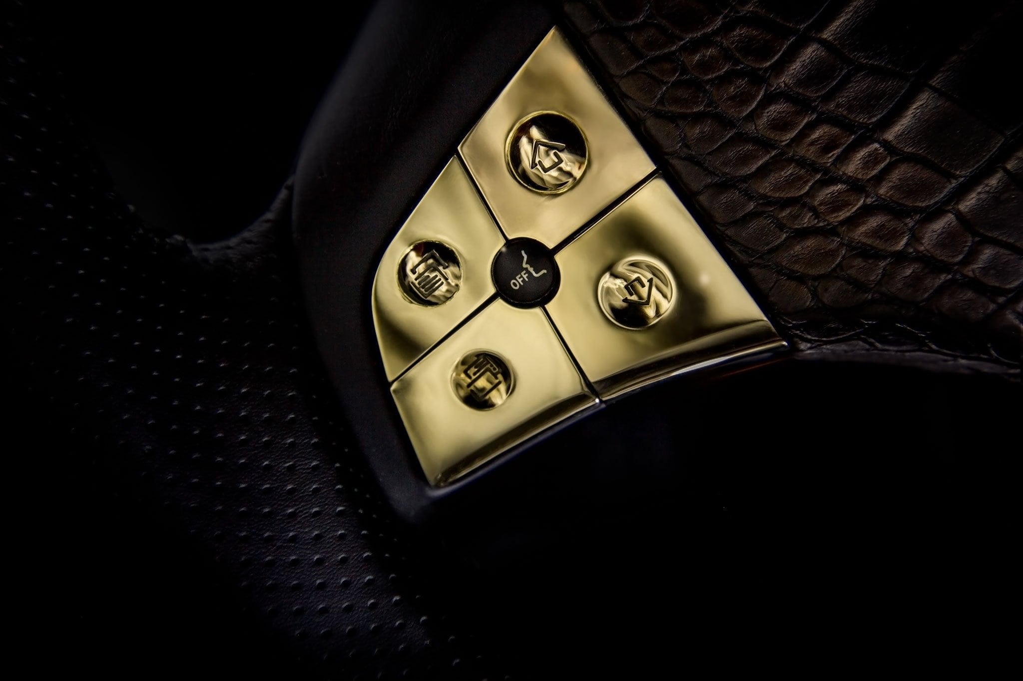 DARTZ steering wheel gold buttons
