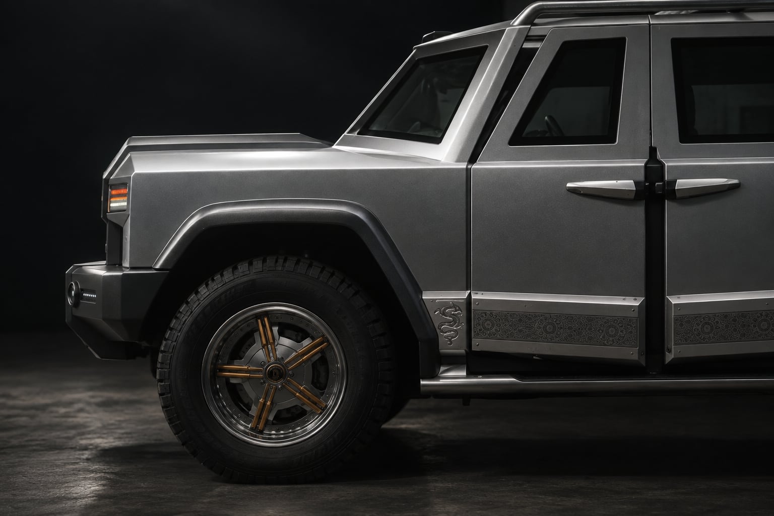 The Silver Dragon: Black Dragon CLV in liquid silver, side detail