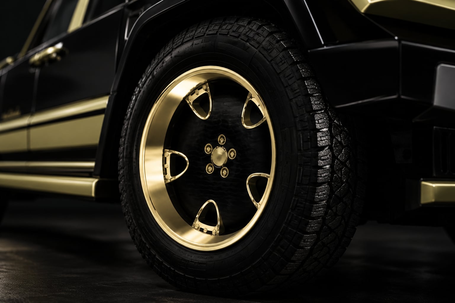 A gold-rimmed wheel and tyre of the DARTZ Prombron’ Black Snake 2K13