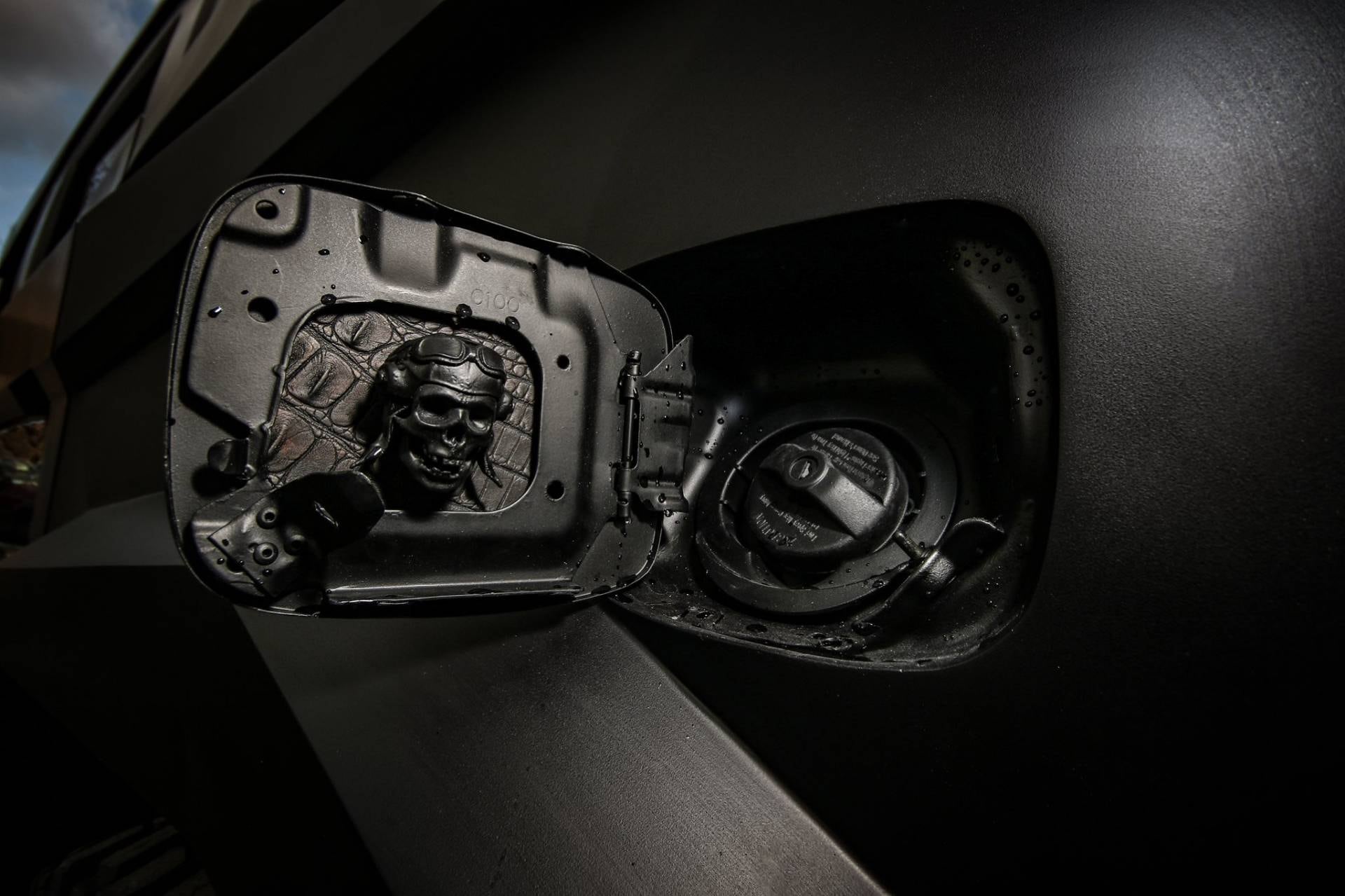 Skull-crested fuel filler cap of the Black Stallion